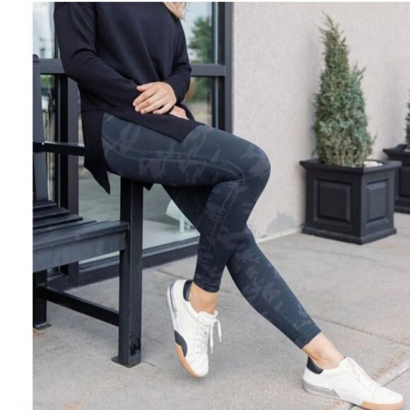 Spanx Look At Me Now Camo Green Leggings Size XL NWOT - Picture 2 of 13